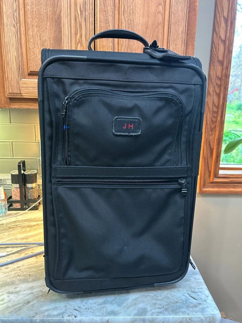 Tumi Alpha Black Wheeled International Carry On Luggage Travel Suitcase  22